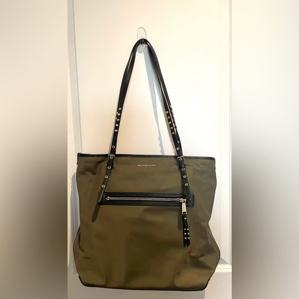 Michael Kors - Leila Olive Green Large Nylon Tote Bag